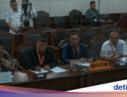 Indra-Raymond Perbaiki Gugatan Boleh Tak Beragama, Minta MK Khususkan KTP Aceh