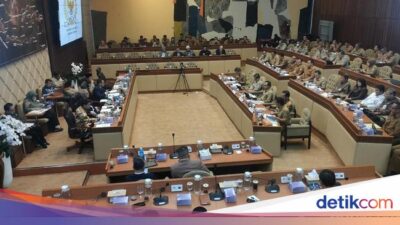 Wamendagri Rapat Bareng Komisi II DPR, Bahas Persiapan Pilkada 2024