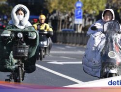 Warga Beijing Menggigil Hadapi Gelombang Dingin