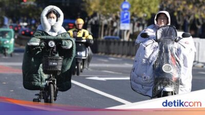 Warga Beijing Menggigil Hadapi Gelombang Dingin