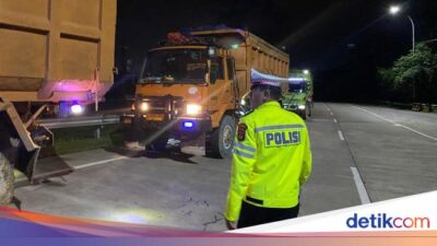 Polisi Razia Truk Sumbu 3 di Tol Ciawi, 3 Truk Bawa Pasir Diputar Balik