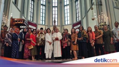 Komunitas Lintas Iman Kunjungi Katedral Jakarta Ucapkan Selamat Natal