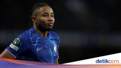 Barcelona Ditawari Christopher Nkunku, Mau?