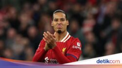 Liverpool Sodorkan Kontrak Baru ke Van Dijk