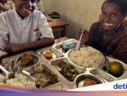 Pelajar dan Ibu Hamil di Intan Jaya Terima Program Makan Bergizi Gratis