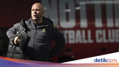 Arne Slot Akui Nottingham Forest Rival dalam Perburuan Gelar