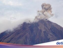 Gunung Semeru Erupsi Malam Ini, Tinggi Letusan Capai 700 Meter