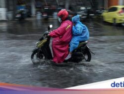 Potret Jalan di Tambun yang Langganan Banjir Padahal Hujan Sebentar