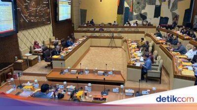 DPR-Pemerintah Sepakat Kepala Daerah Bersengketa Dilantik Setelah Putusan MK