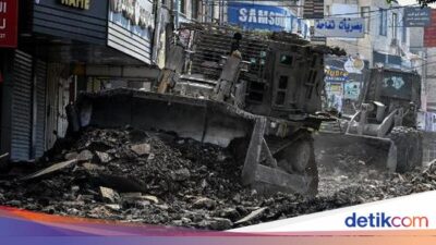 Serangan Israel Hancurkan Jalanan dan Rumah Sakit di Tepi Barat