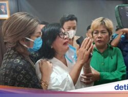 Tangis Farida Felix Ingin Berlutut ke Ibu Satpam yang Dibunuh Anaknya