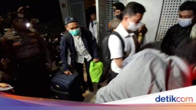 KPK Bawa 3 Koper Usai Geledah Rumah Djan Faridz Terkait Harun Masiku