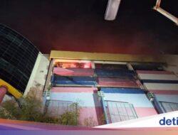 9 Karyawan Diskotik-Karaoke Sempat Terjebak Kebakaran di Glodok Plaza 1 Jam