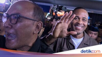 Tebar Senyum, Pelatih Baru Timnas Indonesia Patrick Kluivert Tiba di Jakarta