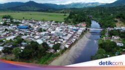 Foto Udara Sungai di Ekuador Tercemar Tumpahan Minyak