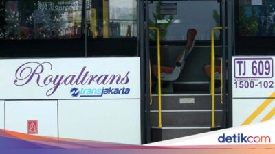 TransJakarta Mulai Terapkan QRIS Tap di 12 Rute Royaltrans