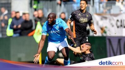 Statistik Bertahan Idzes Saat Venezia Imbangi Napoli