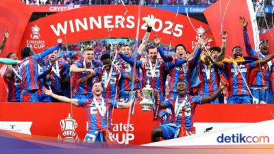 Seabad Lebih Berdiri, Crystal Palace Akhirnya Raih Trofi Perdana