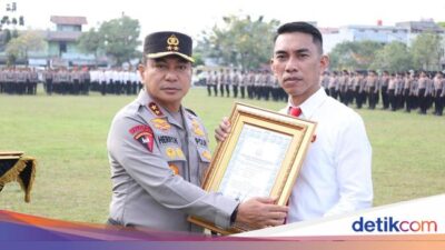 Kapolda Riau Beri Award 5 Personel Berprestasi Ungkap Narkoba-Premanisme